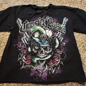 Black Guns N Roses Tee with Skull Graphic and Short Sleeves